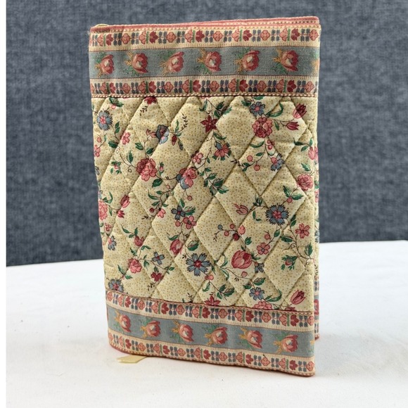 Vera Bradley Accessories - Vintage Vera Bradley Indiana Cream RARE 1985 Quilted Floral Book Bible Cover EUC